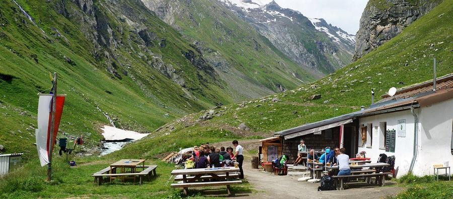 Clarahütte (2038 m) in Österreich – DAV-Schutzhütte