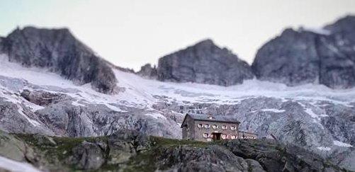 Richterhütte (2.374 m) in Österreich – DAV-Schutzhütte