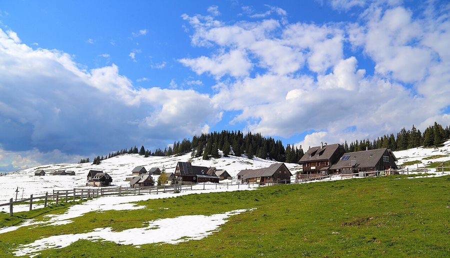 Hinteralm-Haus (1442 m) v Avstriji – gorska koča OEAV