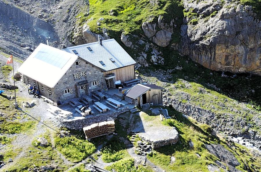 Wildhornhütte SAC (2303 m) in Schweiz – SAC-Schutzhütte