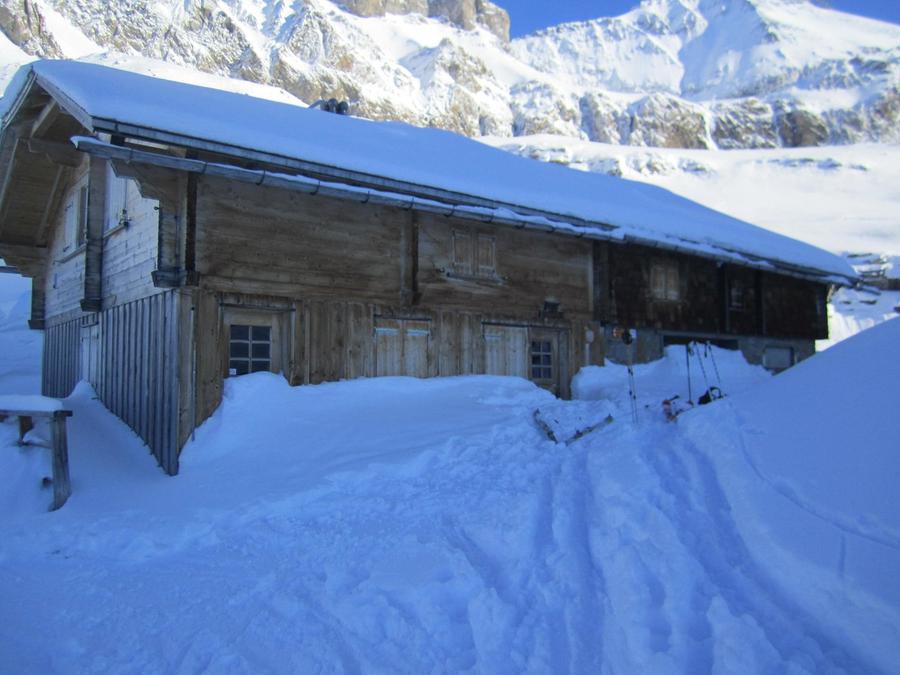 Geltenhütte SAC (2002 m) in Schweiz – SAC-Schutzhütte