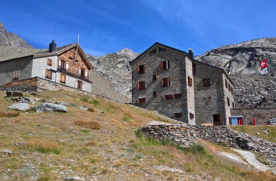 Weissmieshütten SAC (2726 m) in Schweiz – SAC-Schutzhütte