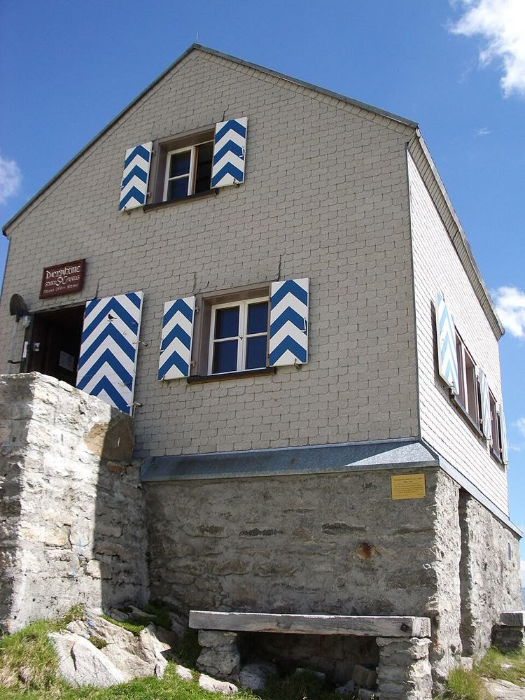 Dammahütte SAC (2439 m) in Schweiz – SAC-Schutzhütte
