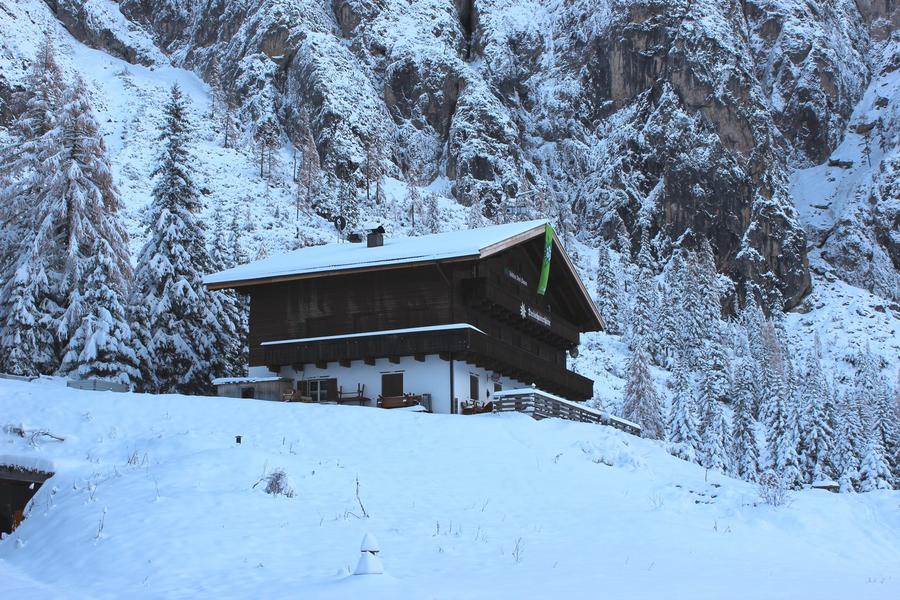 Dreischusterhütte (1639 m) in Italien – AVS-Schutzhütte