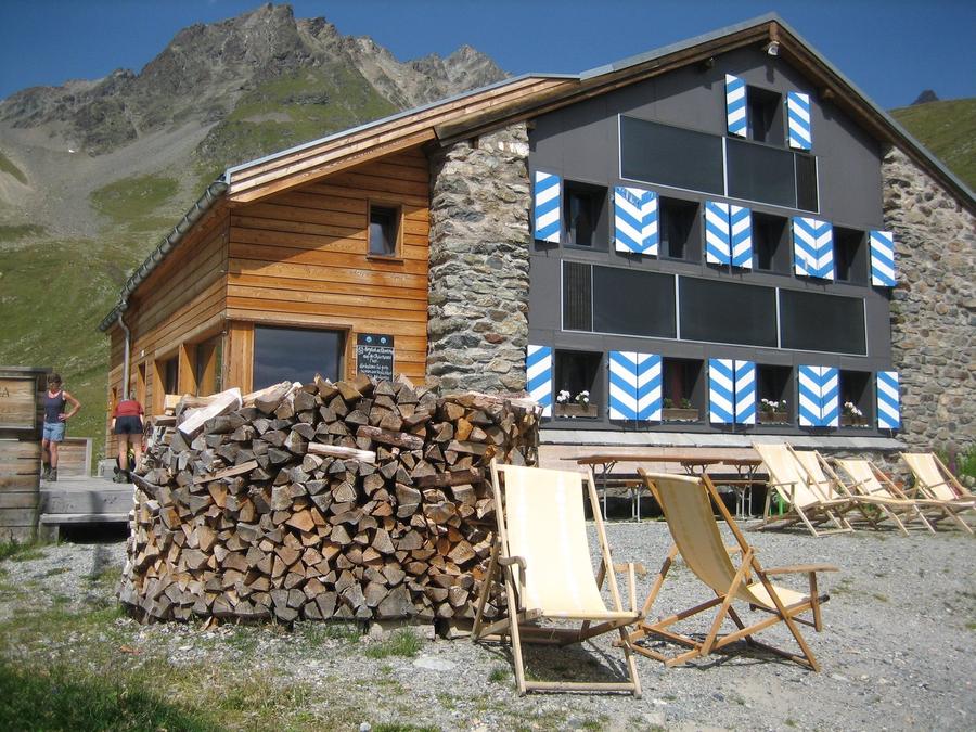 Chamonna Tuoi CAS (2250 m) in Schweiz – SAC-Schutzhütte