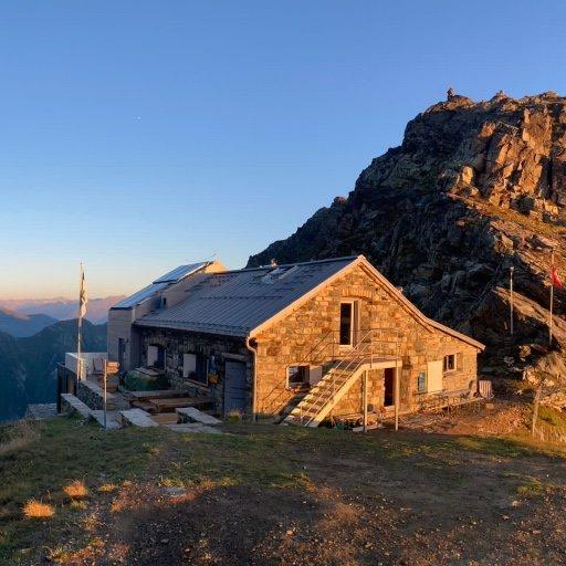 Medelserhütte SAC (2524 m) in Schweiz – SAC-Schutzhütte