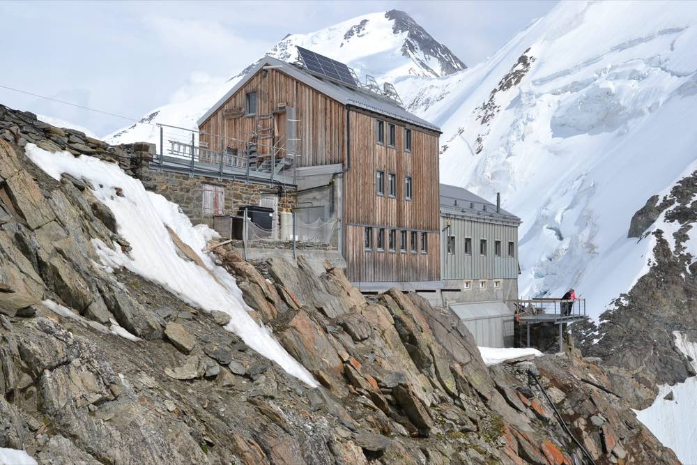 Hollandiahütte SAC (3238 m) in Schweiz – SAC-Schutzhütte
