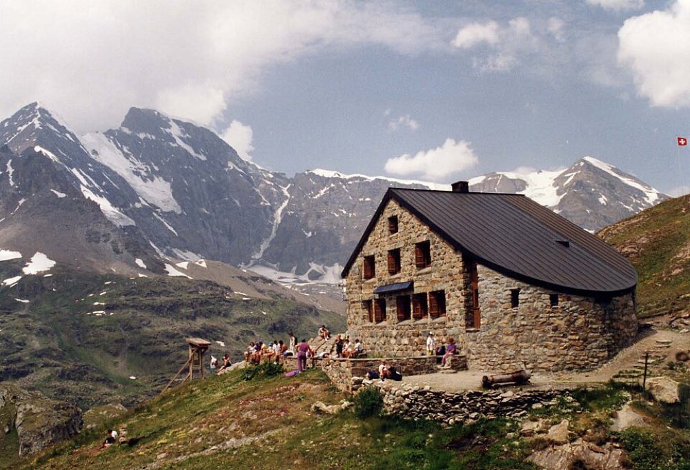 Cabane de Chanrion CAS (2462 m) in Schweiz – SAC-Schutzhütte