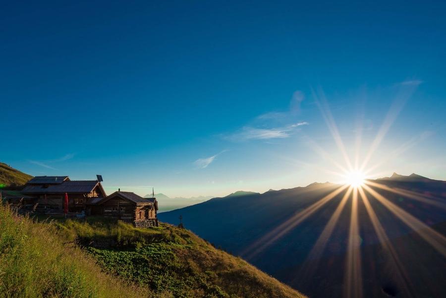 Cabane d'Essertze (2191 m) in Schweiz – SAC-Schutzhütte