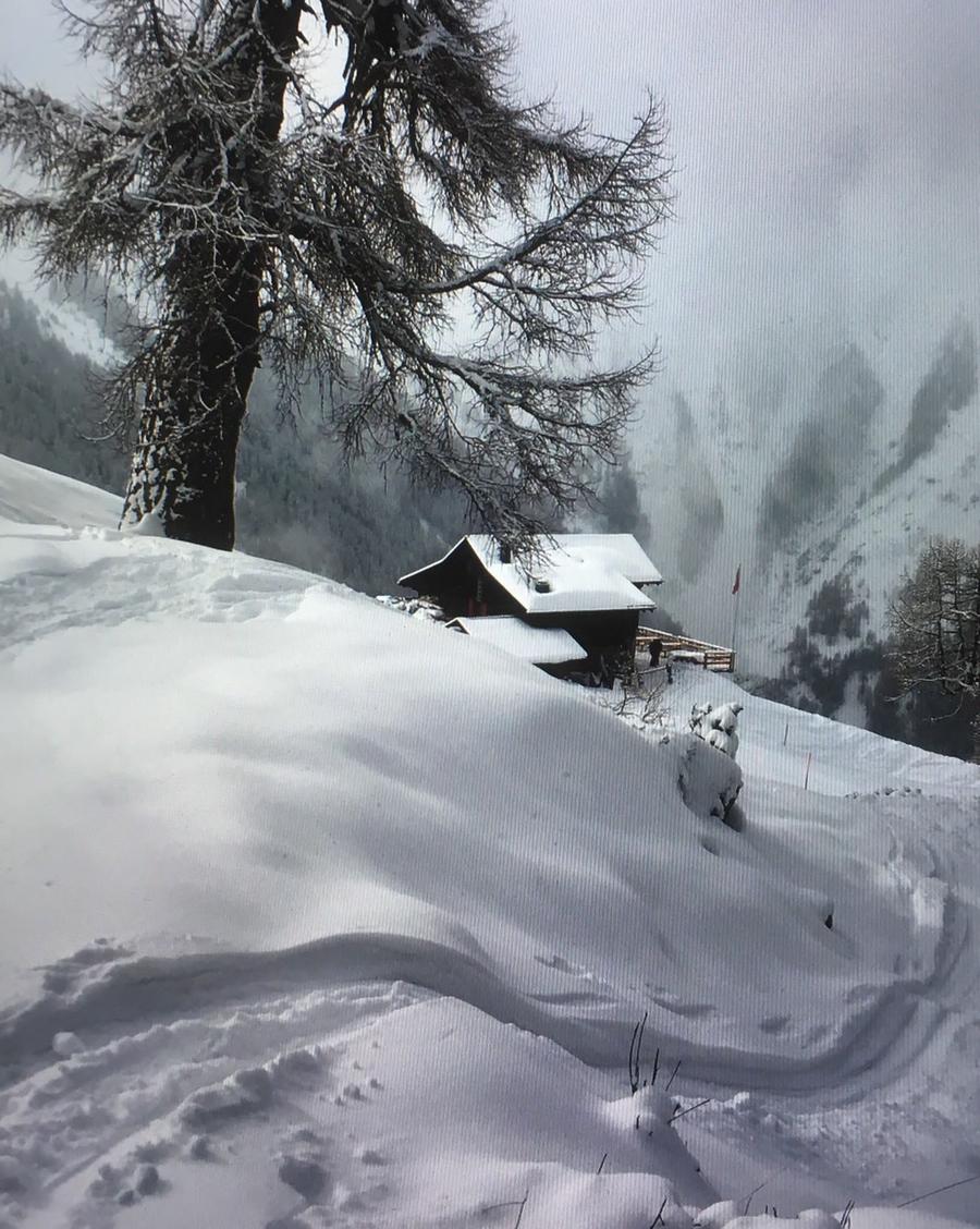 Cabane Balavaux (2042 m) in Schweiz – SAC-Schutzhütte
