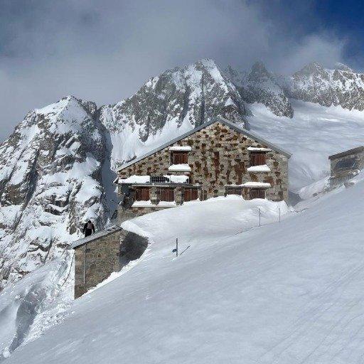Oberaletschhütte SAC (2640 m) in Schweiz – SAC-Schutzhütte