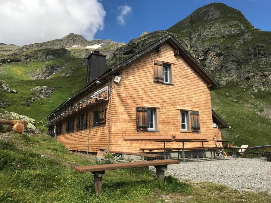 Sardonahütte SAC (2158 m) in Schweiz – SAC-Schutzhütte