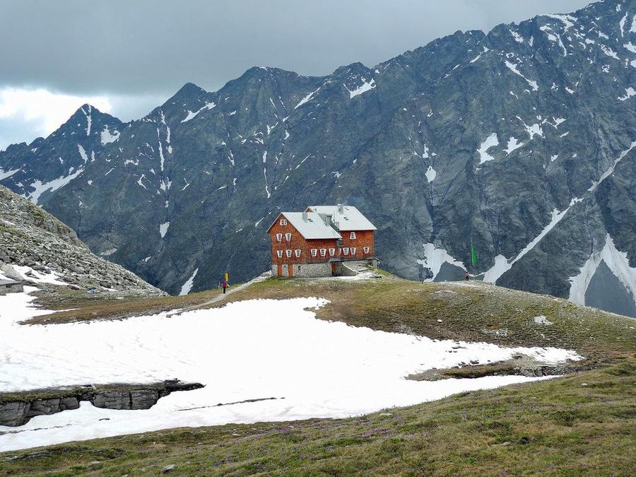 Neue Reichenberger Hütte (2.586 M) in Österreich – OEAV-Schutzhütte