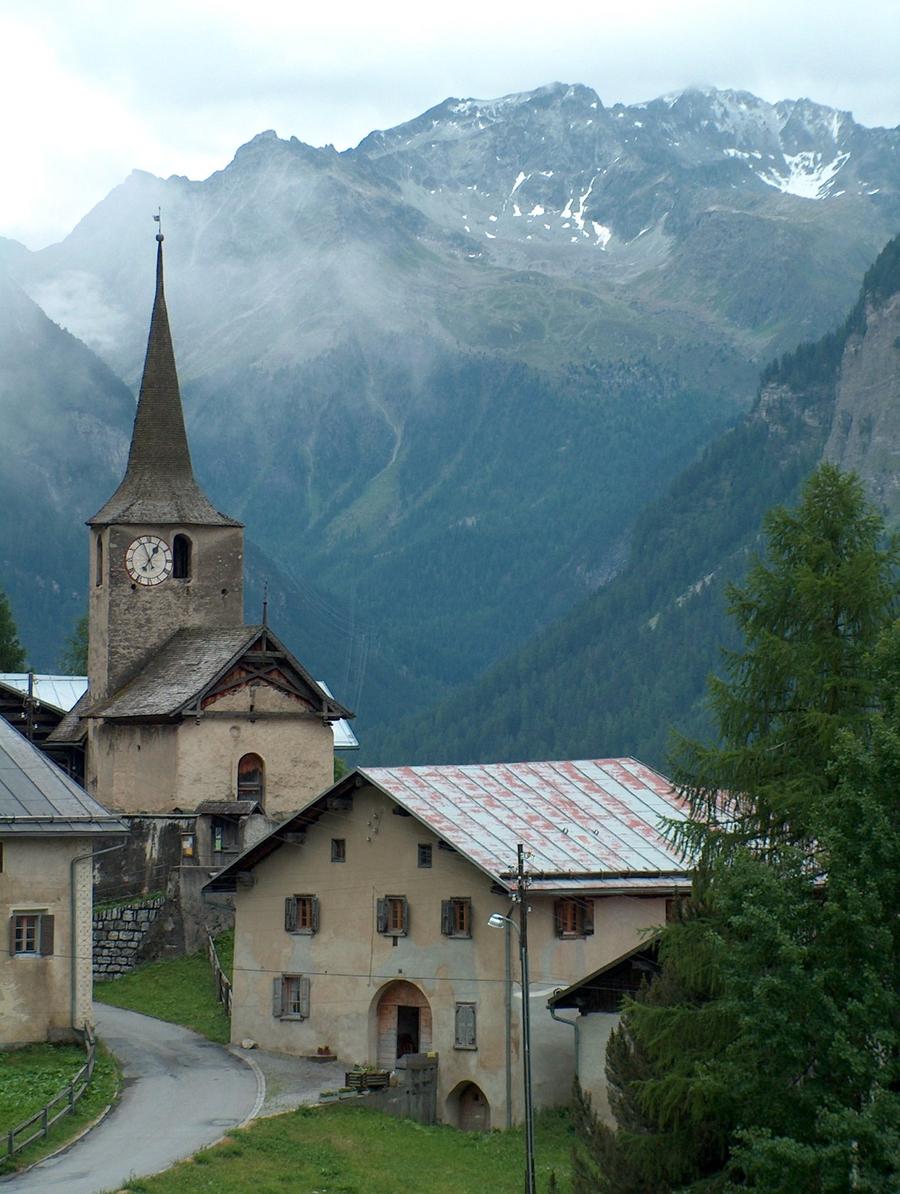 Chesa sut Baselgia, Stugl (1550 m.ü.M.) in Schweiz – SAC-Schutzhütte