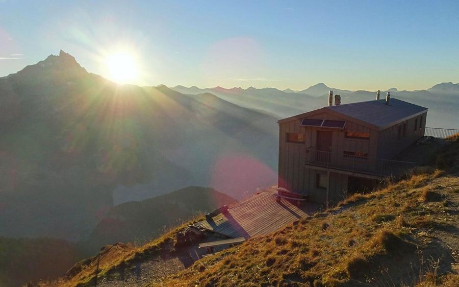 Cabane de la Tourche (2198 m) in Schweiz – SAC-Schutzhütte