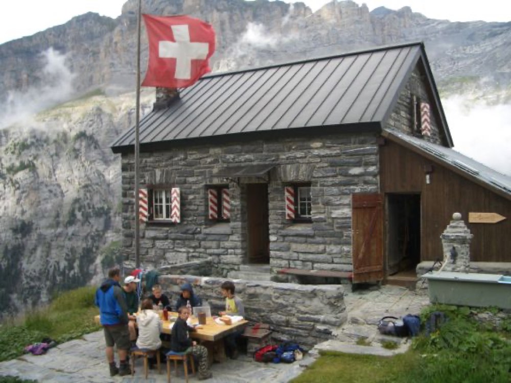 Balmhornhütte SAC (1956 m) in Schweiz – SAC-Schutzhütte