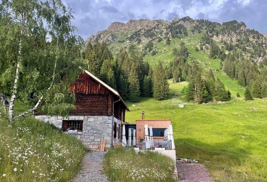 Äugstenhütte (1500 m) in Schweiz – SAC-Schutzhütte