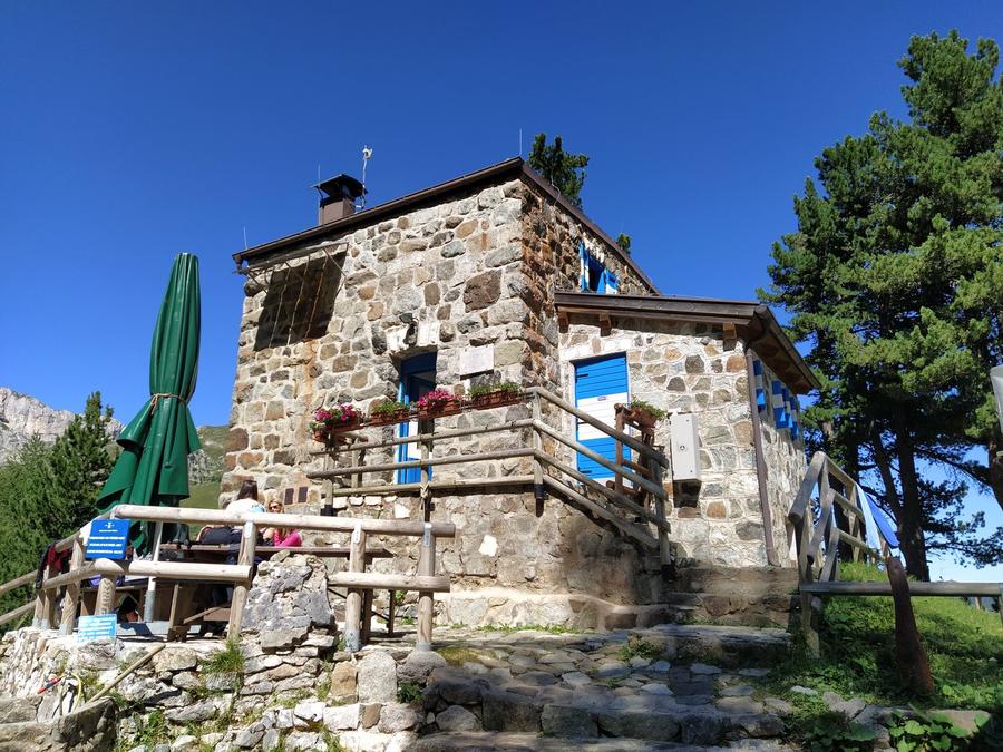 Monzoni "Torquato Taramelli" (2.046 m) in Italien – SAT-Schutzhütte