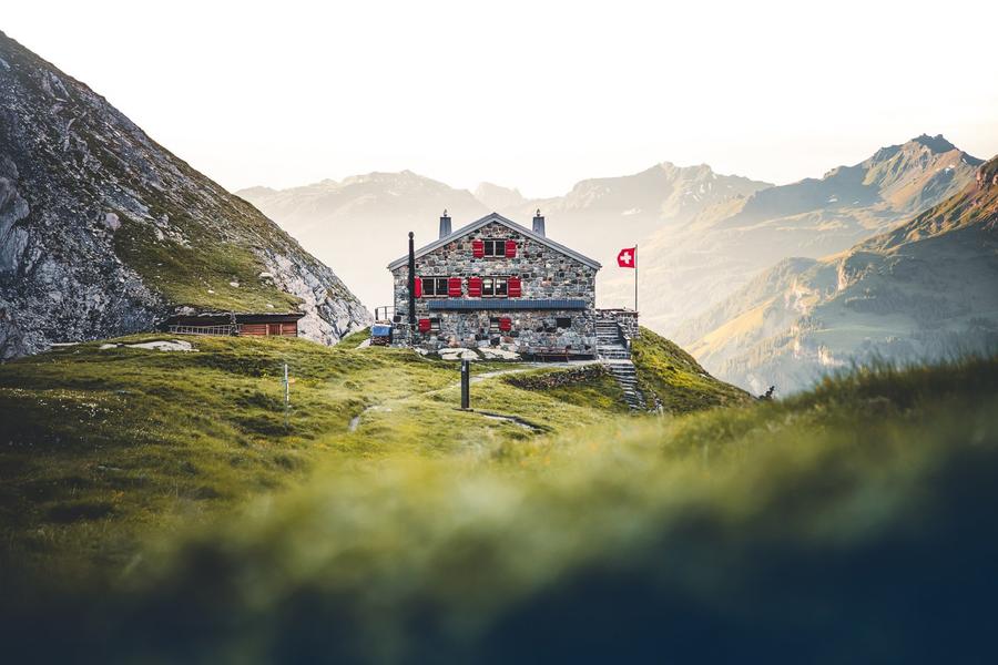 Martinsmadhütte SAC (2002 m) in Schweiz – SAC-Schutzhütte