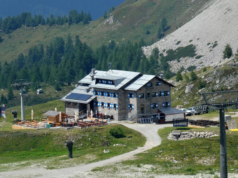Giorgio Graffer al Grosté (2.261 m) in Italien – SAT-Schutzhütte
