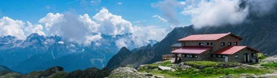 Val d'Amola "Giovanni Segantini" (2.371 m) in Italien – SAT-Schutzhütte