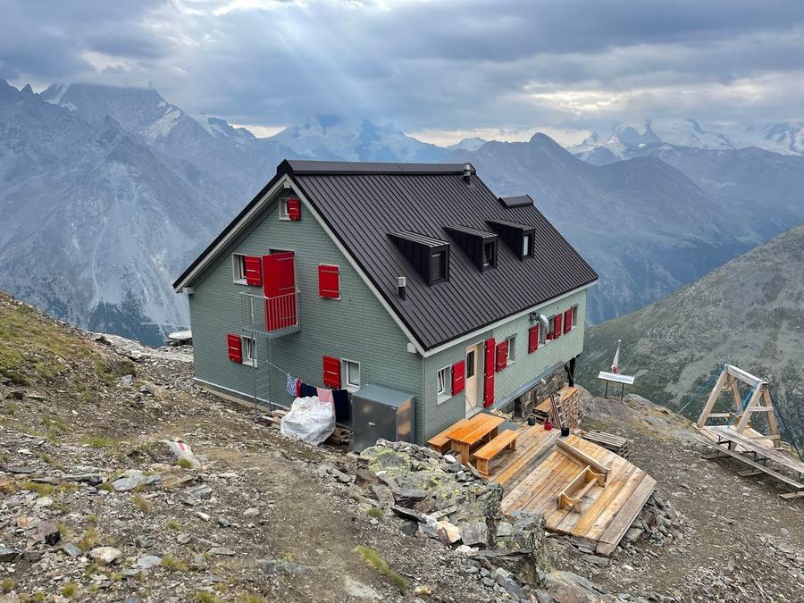 Weisshornhütte SAC (2933 m) in Schweiz – SAC-Schutzhütte