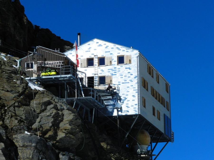 Mönchsjochhütte (3657 m) in Schweiz – SAC-Schutzhütte