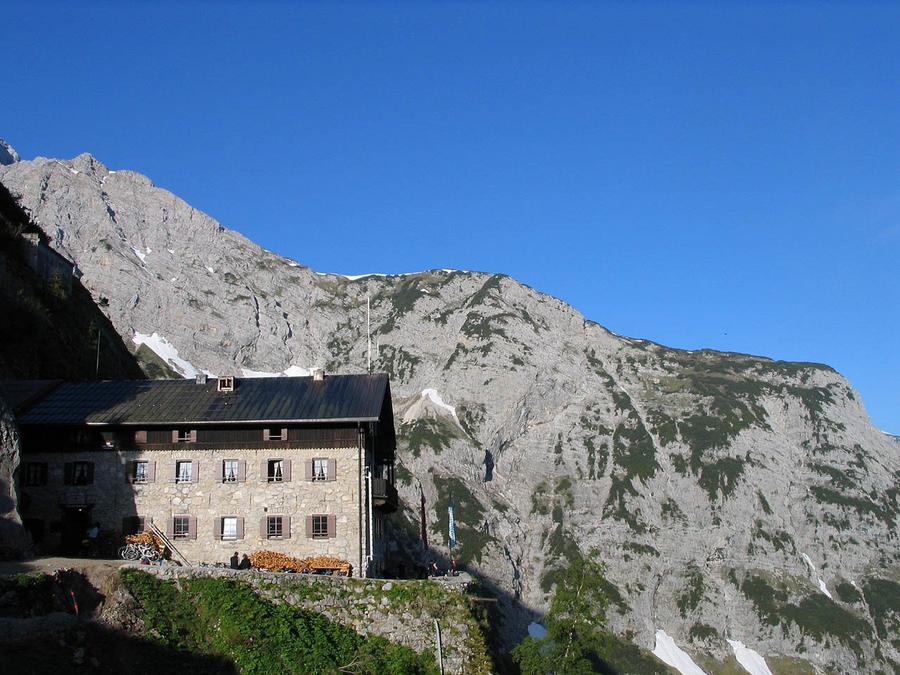 Karwendelhaus (1765 m) in Österreich – DAV-Schutzhütte