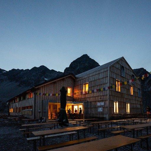 Totalp-Hütte (2.385 m) in Österreich – OEAV-Schutzhütte